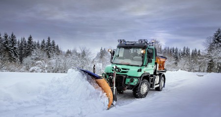 D-049 DESPEJANDO LA NIEVE